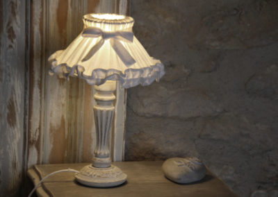 la bastide des songes - chambres d hotes - provence - luberon - robion - fleur de coton - detail - lampe